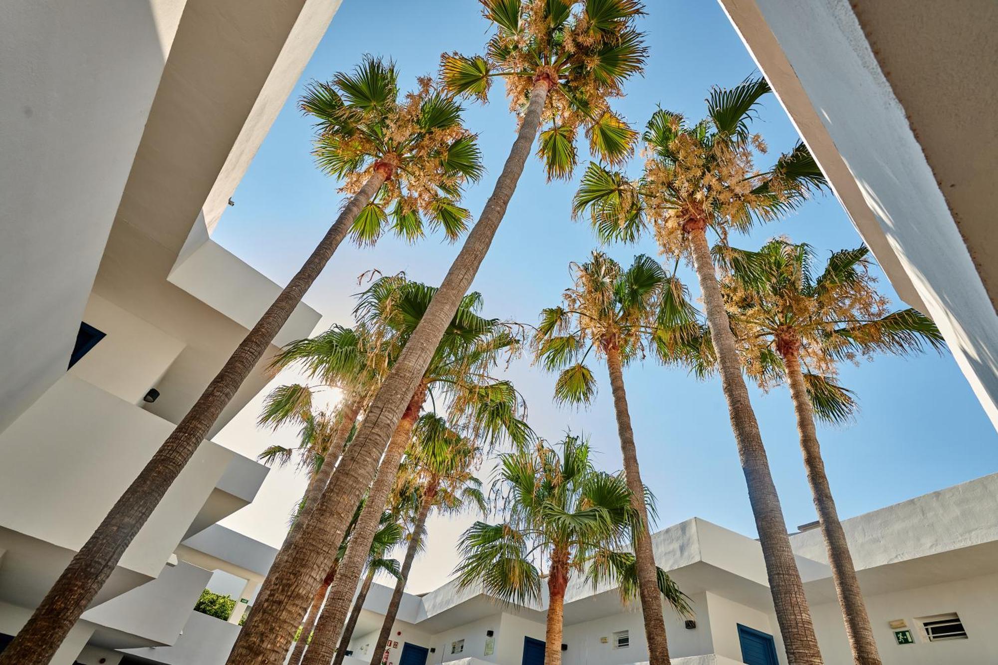 Hipotels Apartamentos Cala Bona Hotel 4*